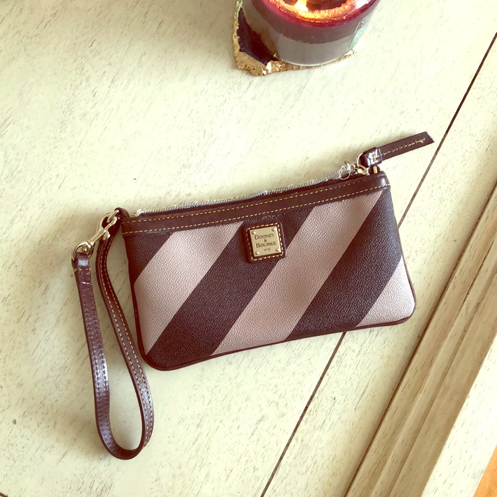 Dooney & Burke Wallet *PLEASE READ DESCRIPTION*
